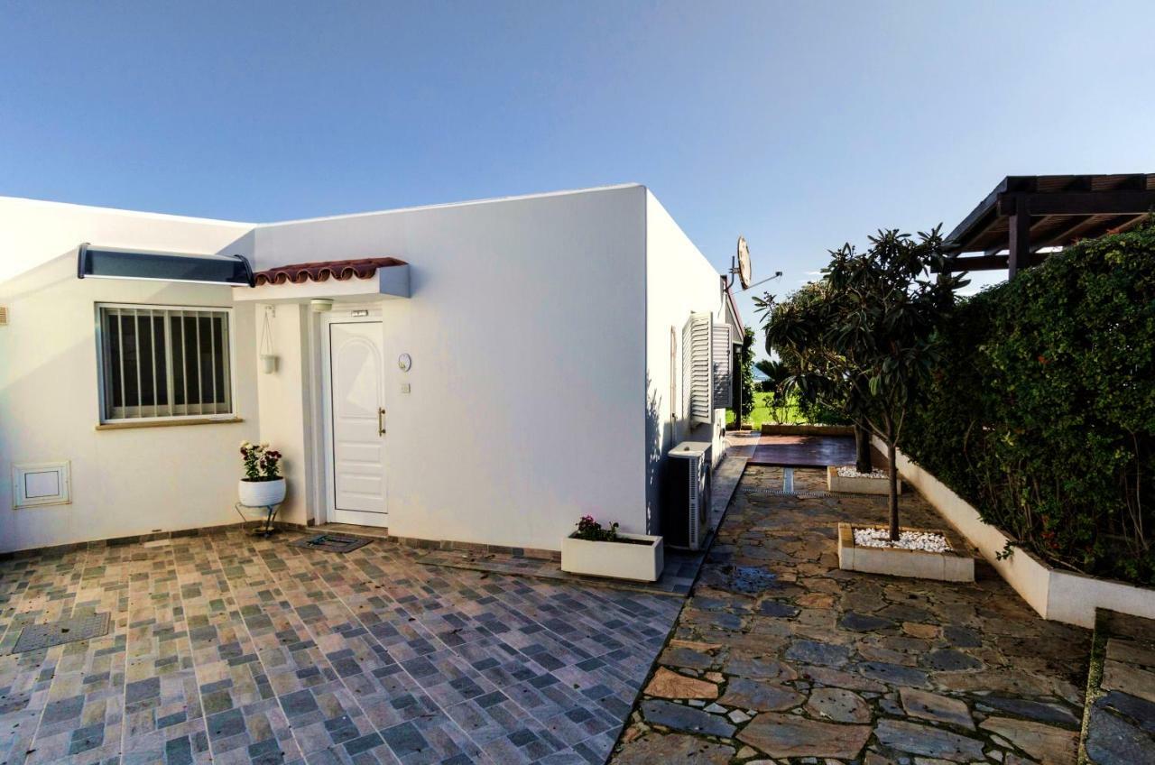 Blue Bay Beach House Larnaca Exterior photo